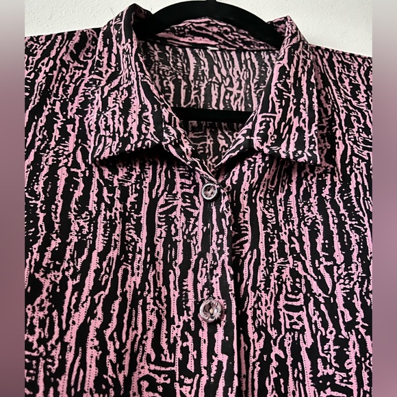 Sheer pink and navy pattered blouse - Picture 3 of 6